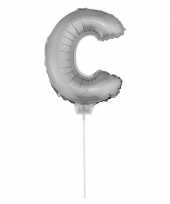 Zilveren opblaas letter ballon c op stokje 41 cm